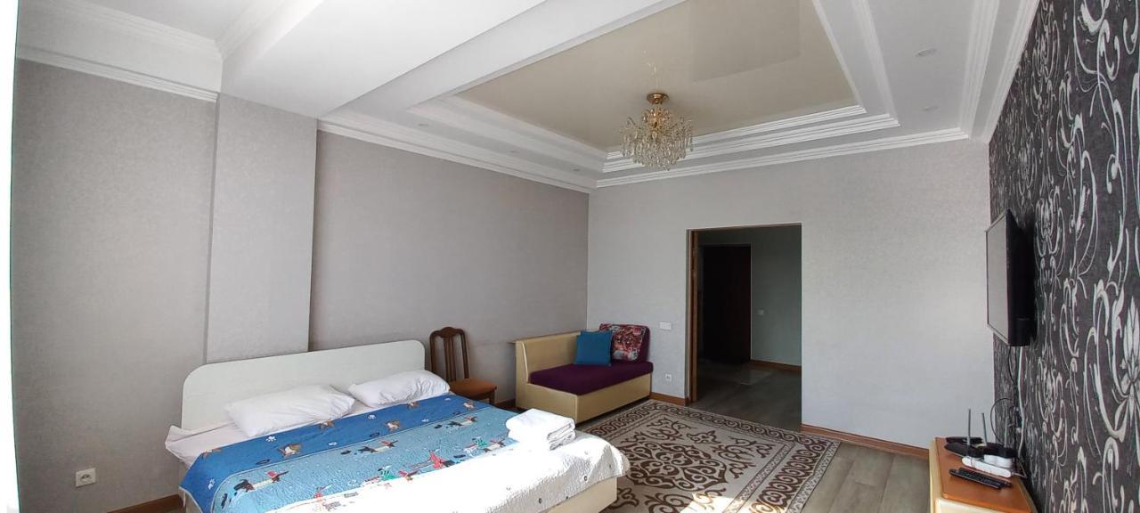 879 Apartment In Bishkek Exterior foto