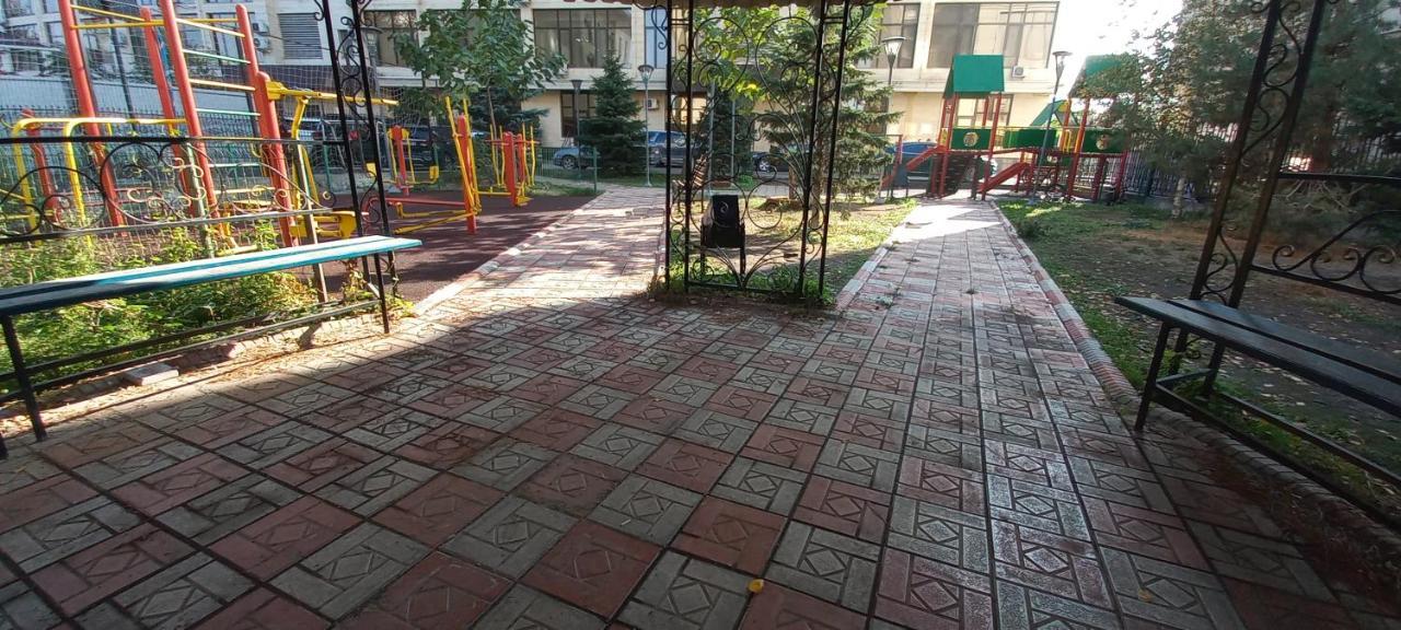 879 Apartment In Bishkek Exterior foto